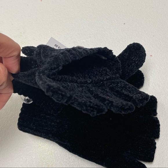 Claire’s Winter Gloves with Mini Pocket Cute Kitty Design Black - Picture 8 of 8